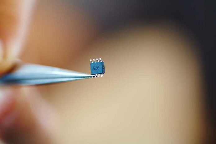 Microchip,With,Tweezers
