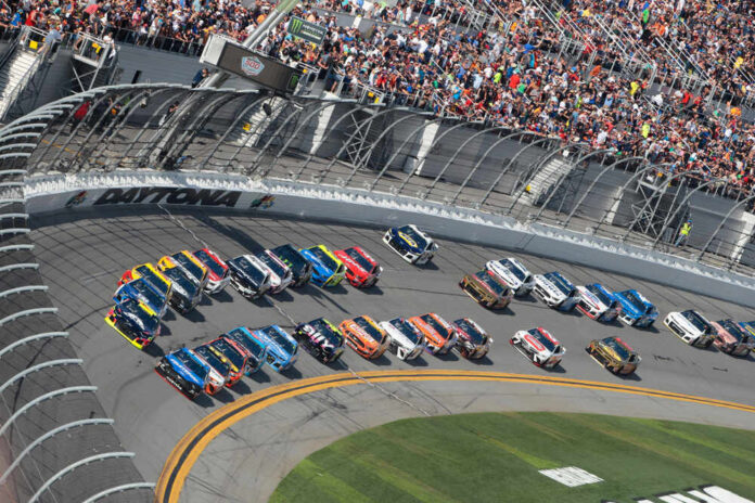shutterstock_1316709245.jpg featured image Race cars on Daytona track with large audience watching