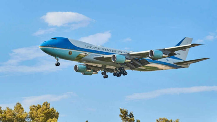 shutterstock_2497682821.jpg Air Force One