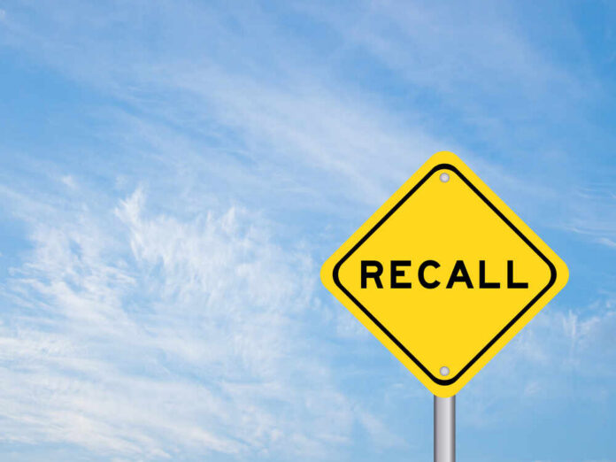 Yellow,Transportation,Sign,With,Word,Recall,On,Blue,Sky,Background Recall sign