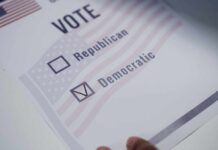 Senator Stuns GOP, Backs Democrat Voting ballot with options for Republican and Democratic parties